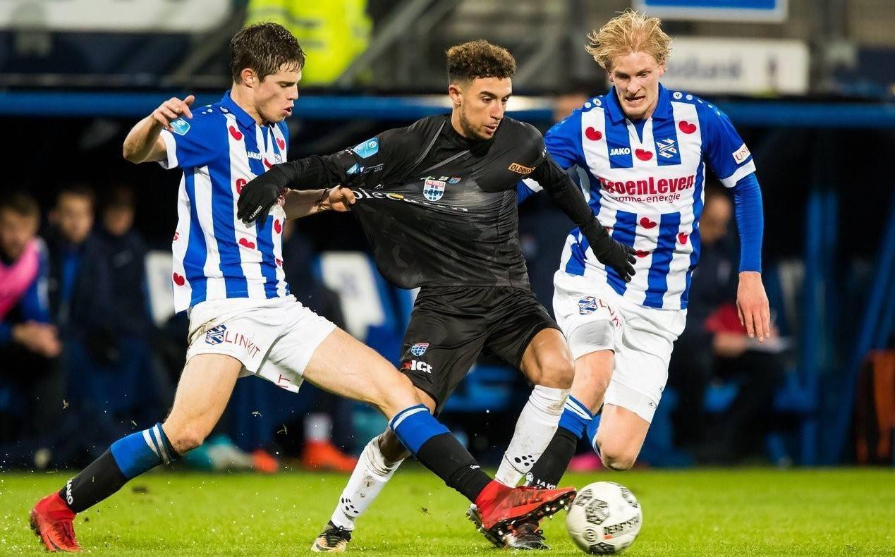 中崭露头角 中崭露头角