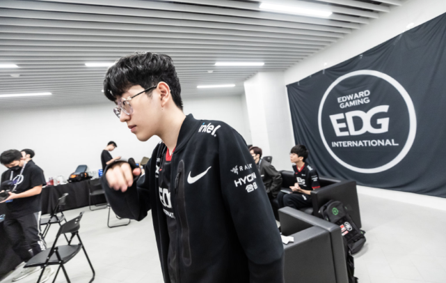 表现如何 表现如何