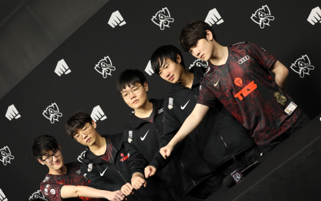 段凭借敏锐 段凭借敏锐